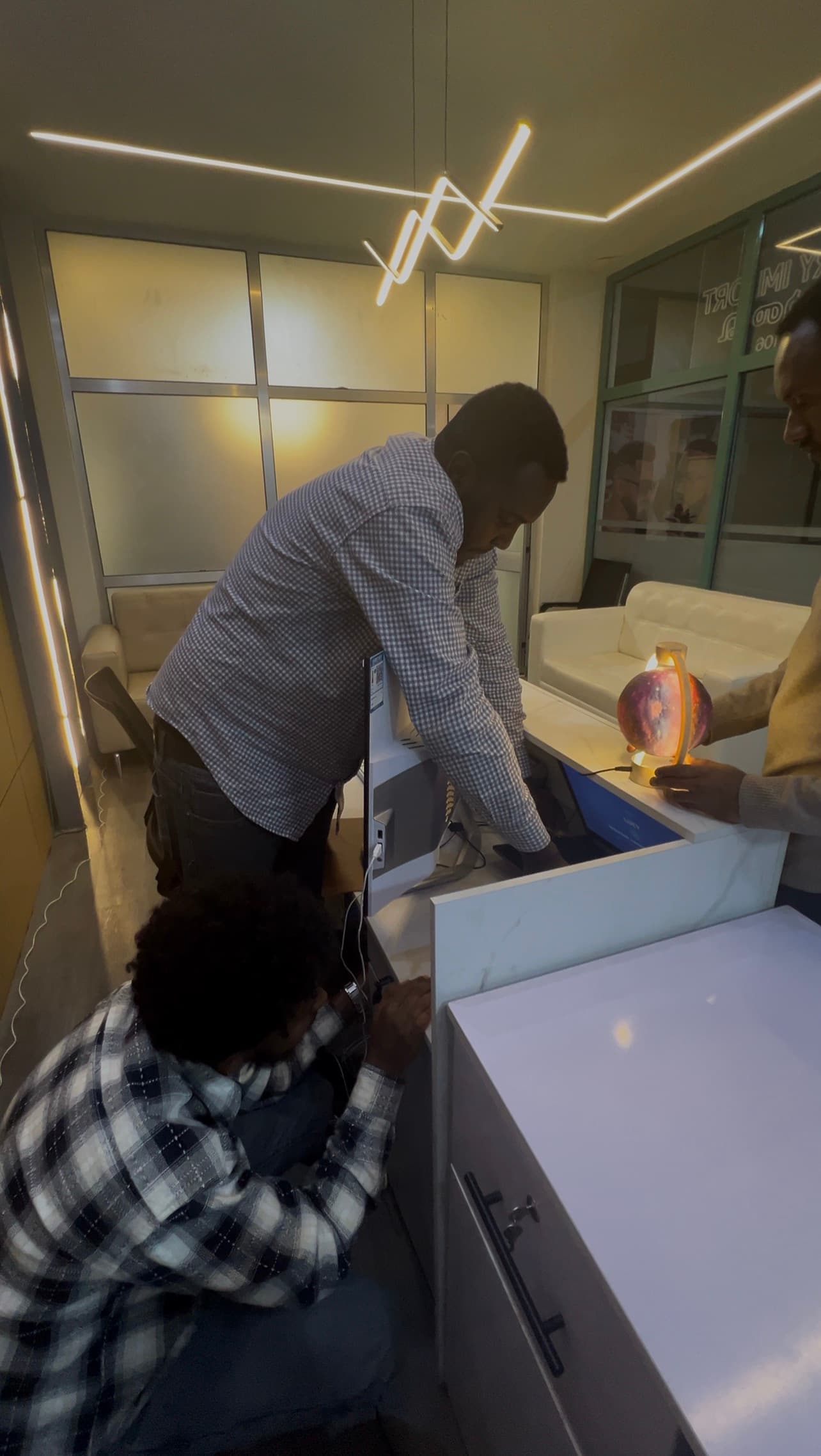 The team setting up the Lucy device and computer at the Mag Machinery reception desk